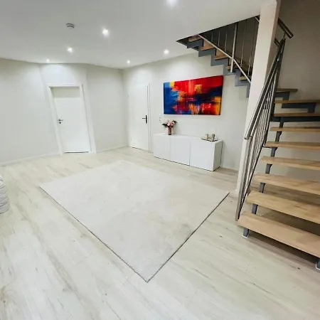 公寓 Spacious In Quiet Surroundings Schwanden