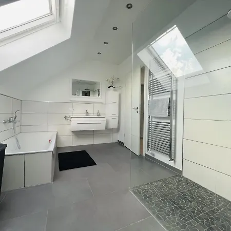 公寓 Spacious In Quiet Surroundings Schwanden